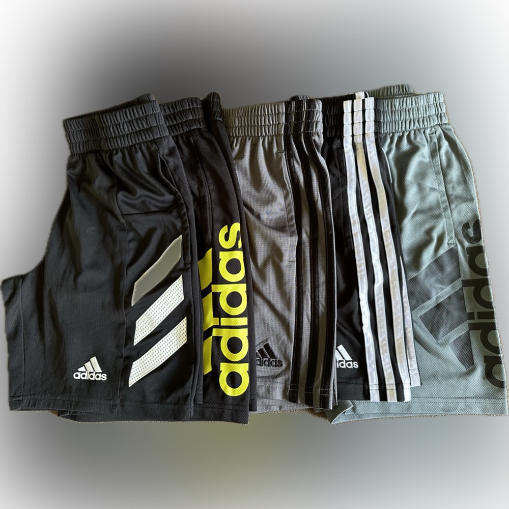 Adidas jersey shorts multiples. Size small gray/black